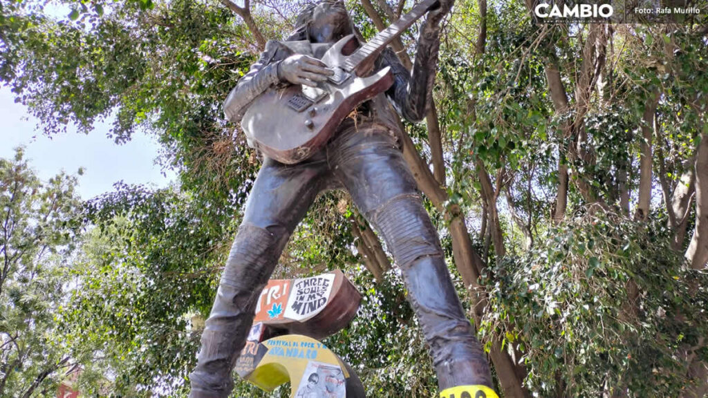 ¡Chale! Roban “0” al monumento de Alex Lora en Analco (VIDEO)