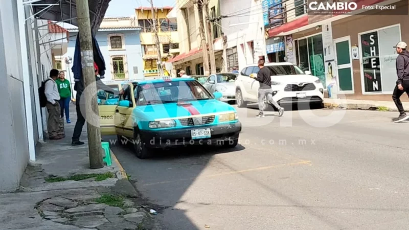 Taxistas foráneos de Xiutetelco imponen tarifa de pasaje