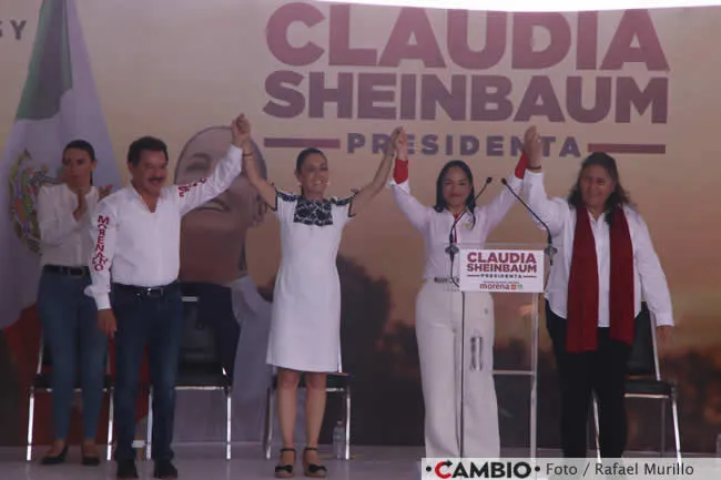 La candidata a la presidencia de México, Claudia Sheinbaum, durante su visita a Puebla acompañada de Nacho Mier, Lizeth Sánchez y Rosario Orozco