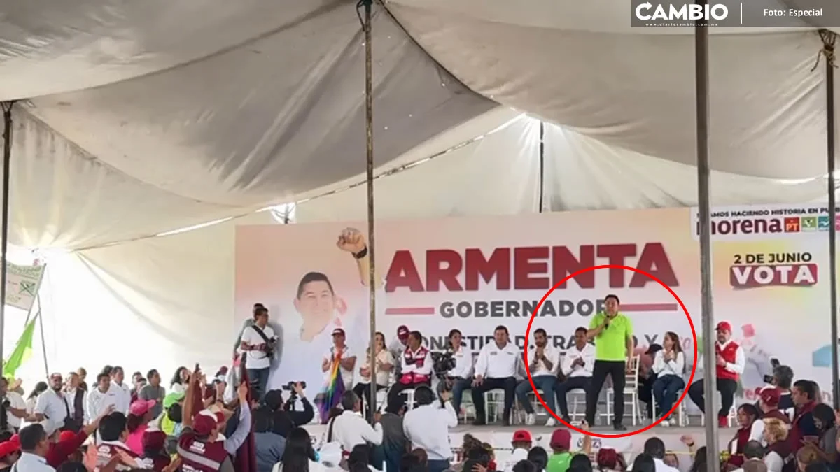 Con abucheos reciben a Avelino Toxqui en encuentro de candidatos a la alcaldía de Coronango (VIDEO)