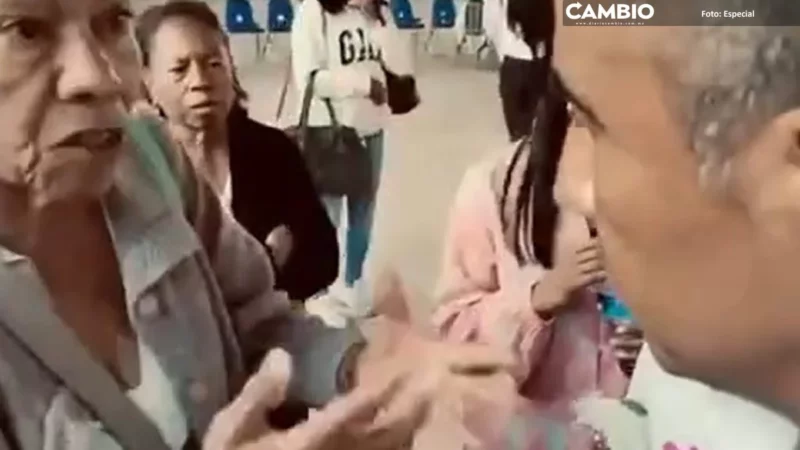 Abuelitos encaran y reclaman a edil de Zacapoaxtla falta de apoyos (VIDEO)