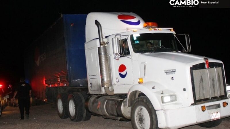 ¡Se llevaron las Pepsis! Saquean y abandonan camión en Tlacotepec