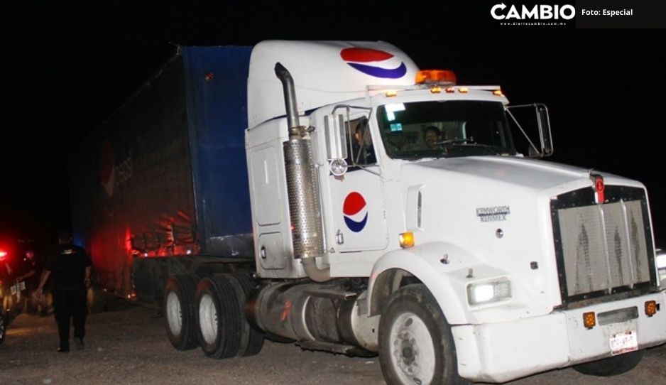 ¡Se llevaron las Pepsis! Saquean y abandonan camión en Tlacotepec