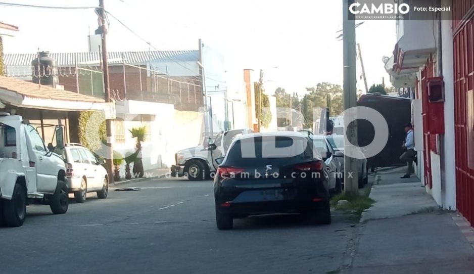 Detienen a delincuente y aseguran vehículos durante cateo en Camino Real a Cholula