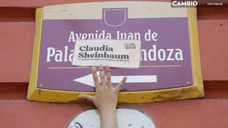 Fanáticas de Morena atacan el mobiliario urbano del CH: sustituyen a Juan de Palafox por Sheinbaum (VIDEO)