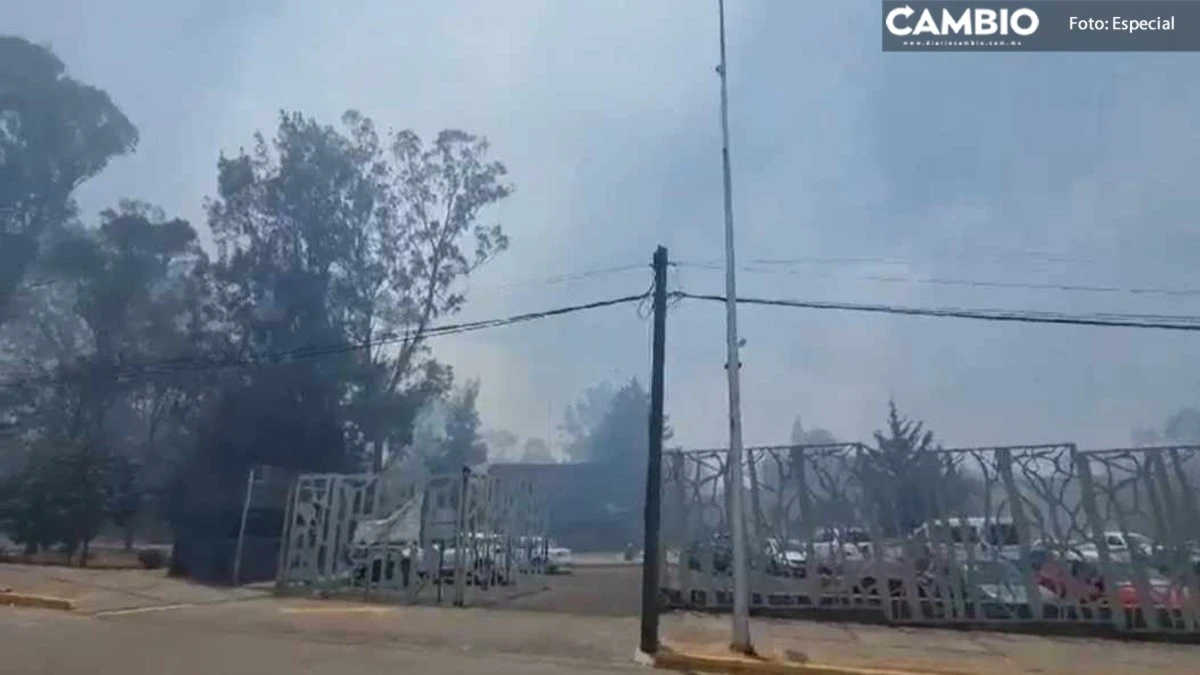 Se registra incendio de pastizal cerca de donde será la Feria de Puebla