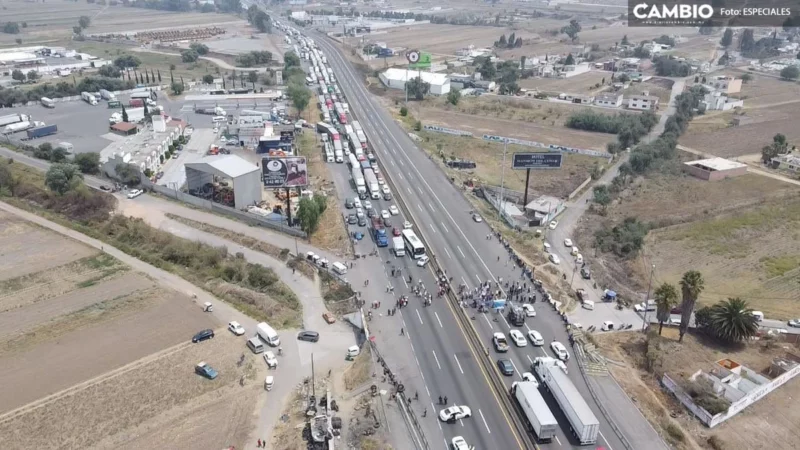 La México-Puebla es un caos por manifestaciones de los habitantes de Coronango