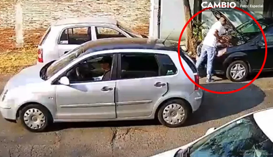 ¡En segundos! Así roban batería de auto estacionado en La Paz (VIDEO)