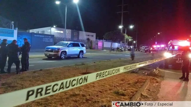 Autoridades en la escena del atentado contra la directora del Cereso de San Miguel