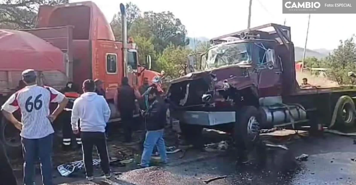 Fuerte choque entre tráiler vs camión en la Tlaxco-Chignahuapan