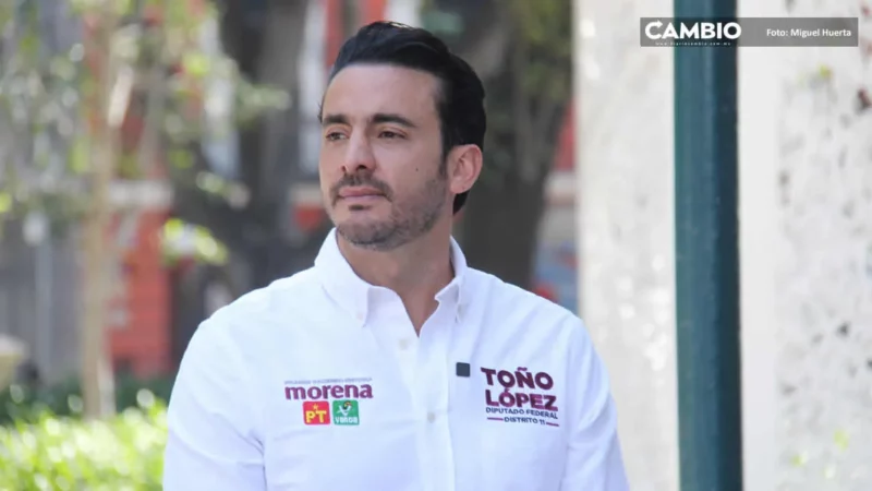 Toño López acusa que Ayuntamiento compró tinacos a sobrecosto y los reparte a cambio de votos