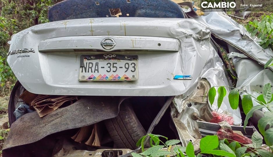 Terrible volcadura de taxi pirata deja tres lesionados graves en Jalpan