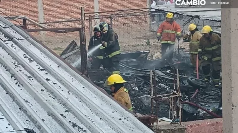 Incendio en recicladora deja dos afectados por intoxicación en Momoxpan