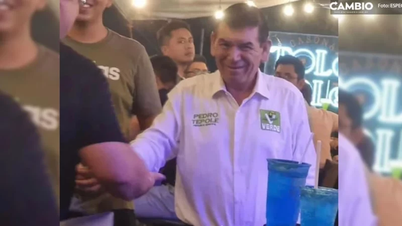 ¡Huele a desesperación! Pedro Tepole continúa persiguiendo votos en bares de Tehuacán