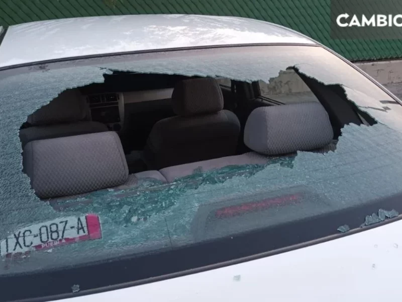 Disparan a conductor que circulaba sobre Vía Atlixcáyotl: reportan solo daños materiales