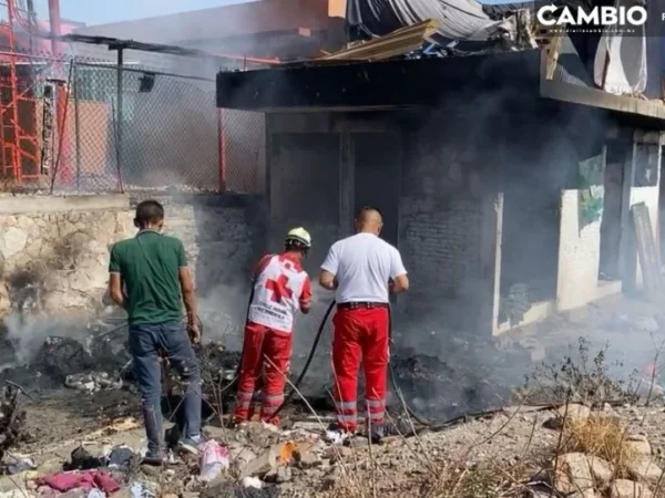 Incendio en refugio de indigentes deja dos heridos en Tehuacán