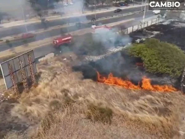 ¡Alerta, fuego! Arde en llamas terreno baldío junto a la Prepa Ibero en San Andrés