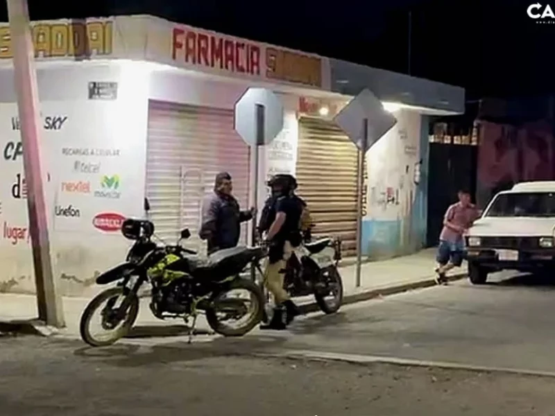 Vecinos intentan linchar a drogadicto por agredir a dueño y clientes de taquería en Tehuacán