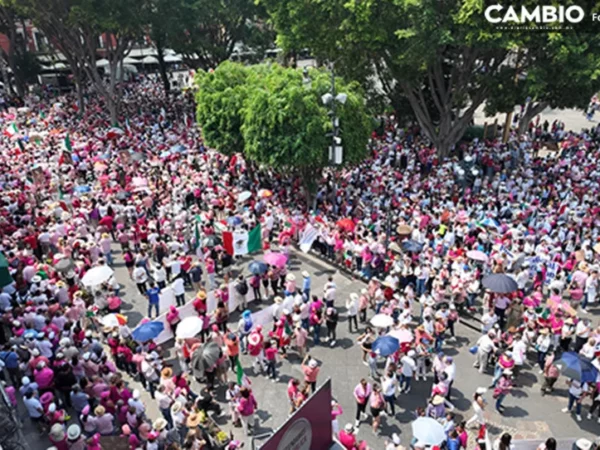 Lalo Rivera presume participación de más de 30 mil poblanos en marcha “Marea Rosa”