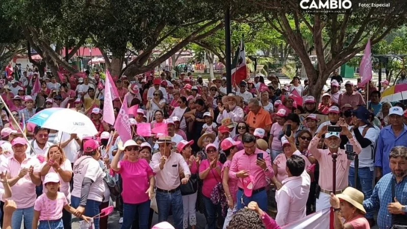 Marea Rosa en Tehuacán congrega a más de cien simpatizantes
