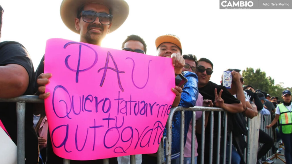 VIDEO: Así luce la fila para ver a Paulina Rubio en la Feria de Puebla