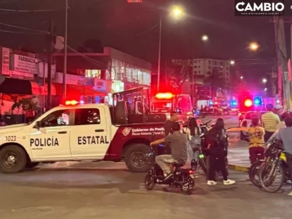 Puebla sangrienta: Ejecutan a dos al interior de su auto en Calzada Zavaleta (VIDEO)