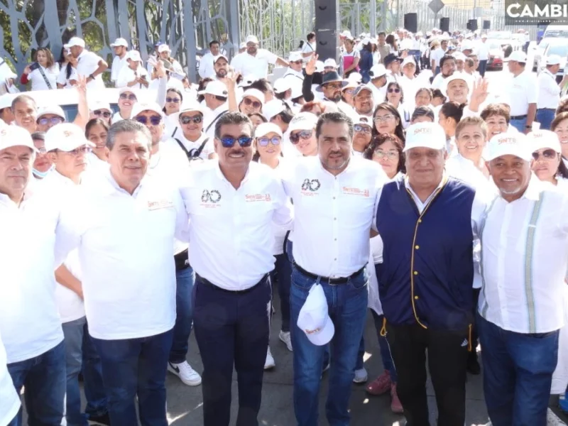 Marchan 15 mil maestros de la sección 23 del SNTE en Puebla por el Día del Trabajo (VIDEO)