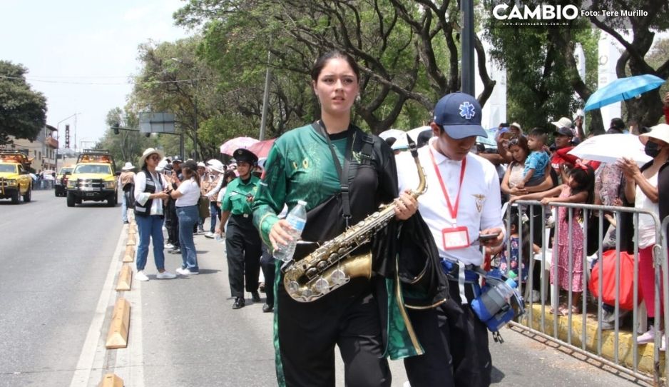 ¡Soldados caídos y alumnos! Calor arrasa con desmayados en pleno Desfile del 5 de Mayo (VIDEOS)