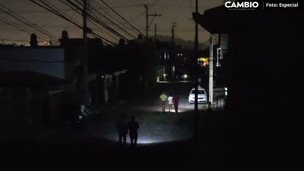 ¡No otra vez! Xilotzingo, Amalucan y otras colonias de Puebla reportan apagones por segundo día consecutivo