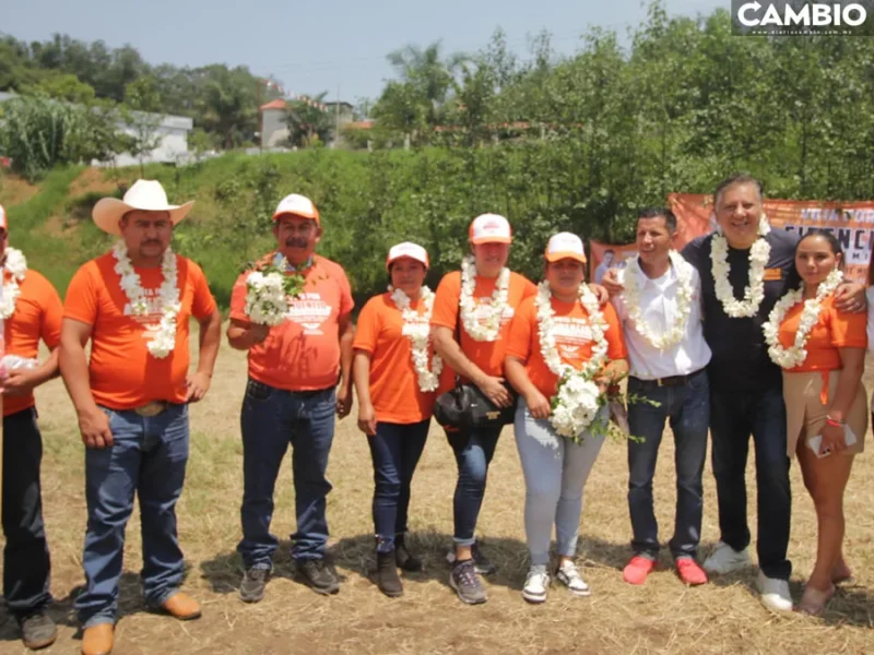 En Nauzontla, Fer Morales promete construir más carreteras y espacios deportivos