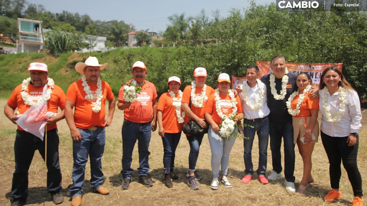 Fer Morales promete construir más carreteras y espacios deportivos en Nauzontla