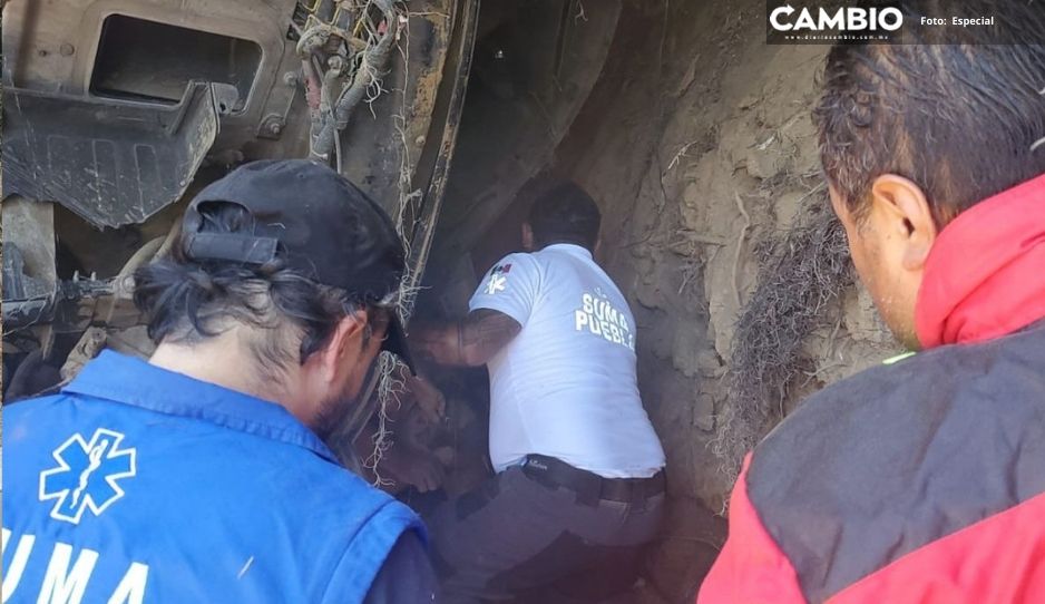 Volcadura de tráiler deja dos muertos y un menor herido en Tlahuapan