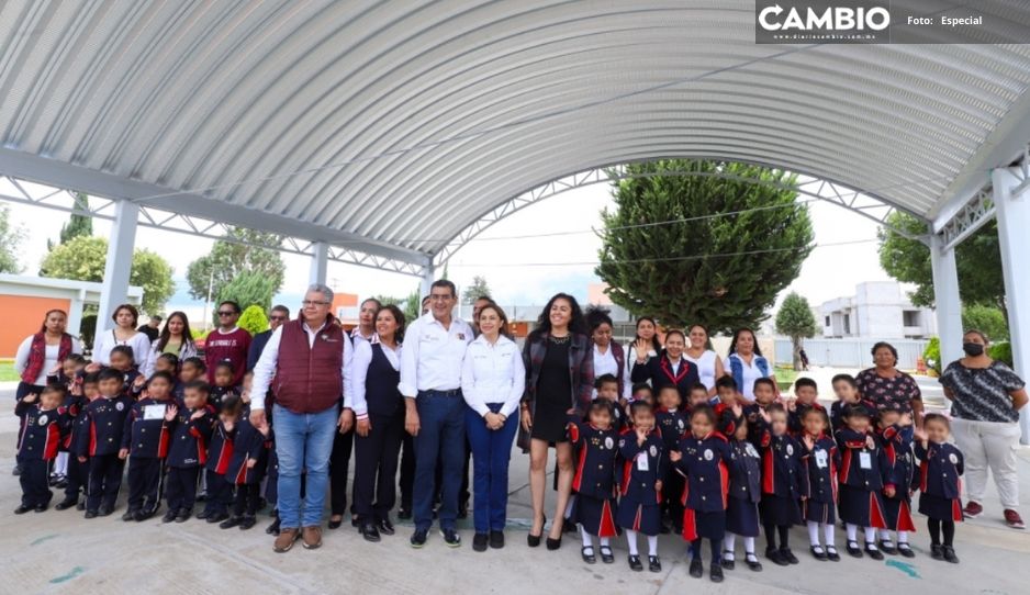 Entrega Sergio Salomón obras de infraestructura educativa en Tepeaca