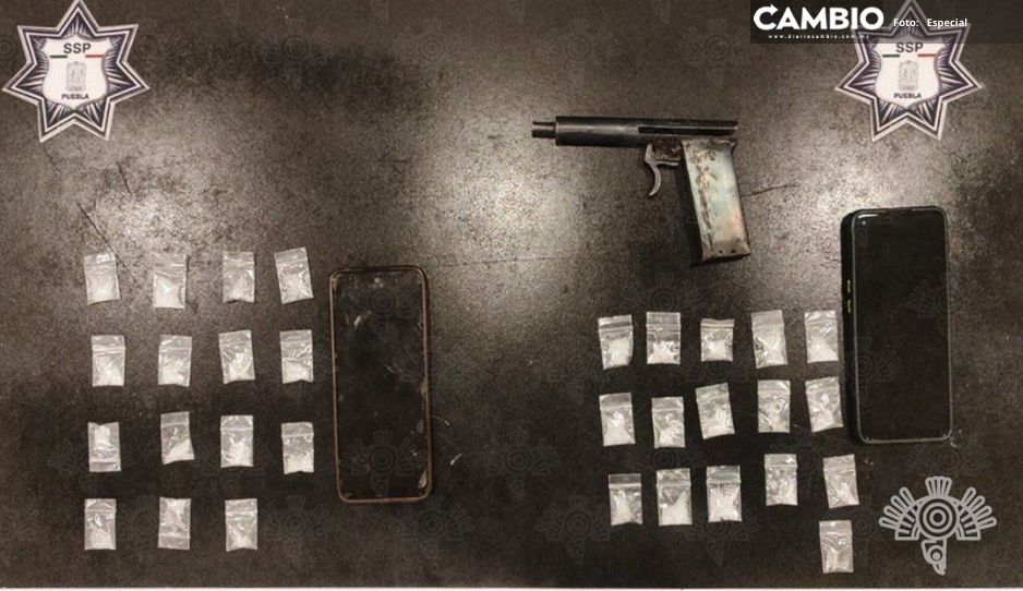Caen dos jóvenes narcomenudistas con 30 envoltorios de cristal en Tehuacán