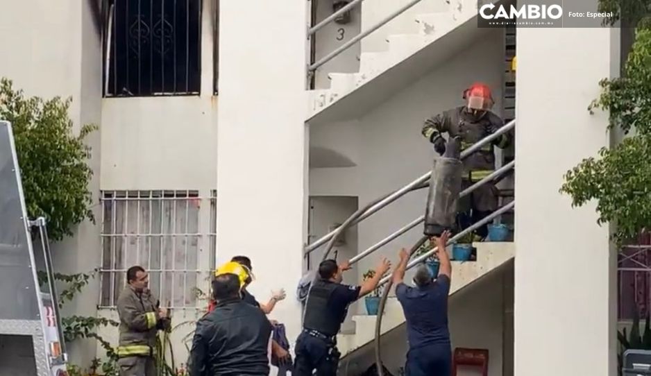 Explota tanque de gas e incendia dos departamentos en Tehuacán