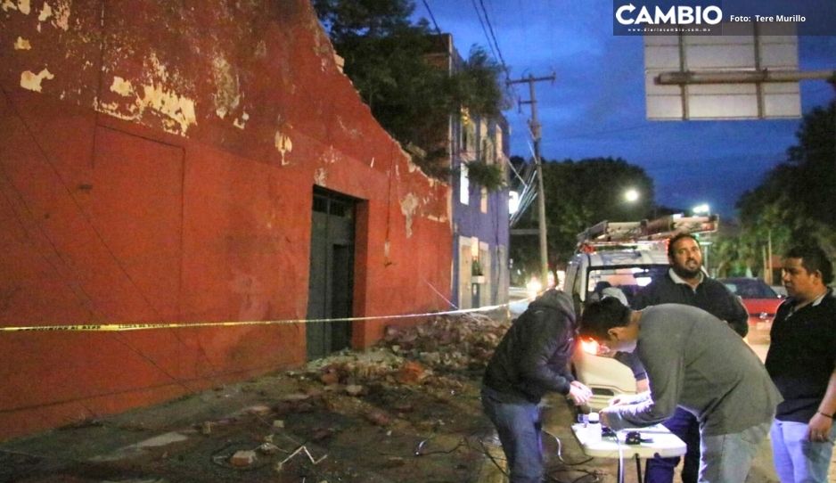 Fuerte lluvia provoca colapso de barda de casona en Boulevard 5 de Mayo; hay una estudiante herido