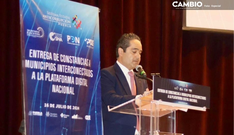 Recibe Rogelio López Angulo reconocimiento Federal y Estatal por labor anticorrupción en Huauchinango