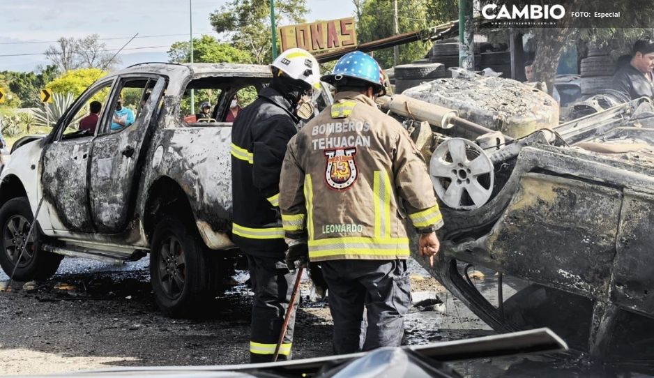 Fraude millonario en Tehuacán: Clientes estafados queman vehículos de autofinanciamiento (VIDEO)