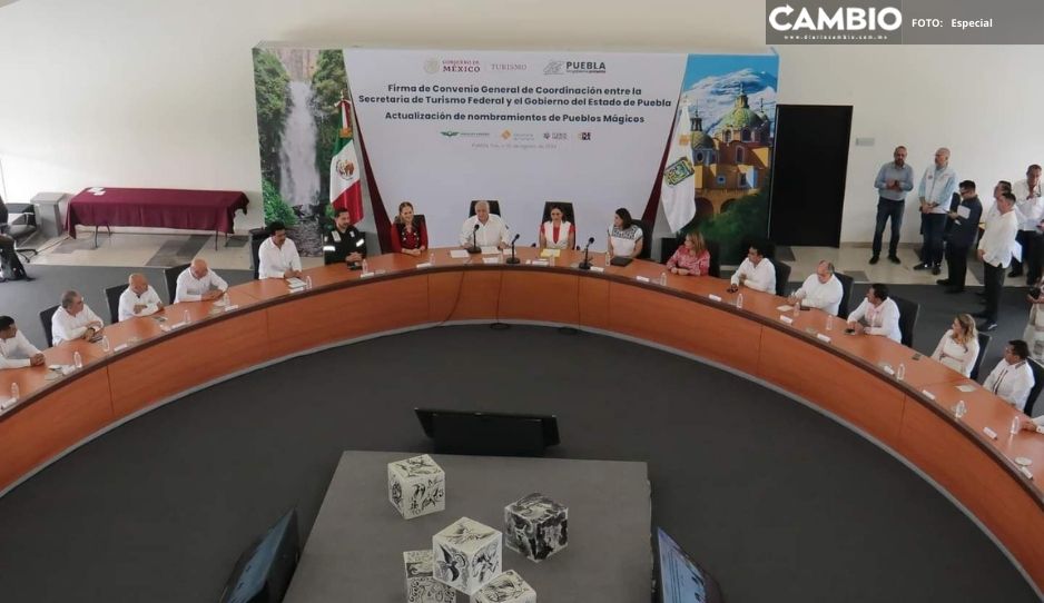 Recibe Paola Angon actualización de nombramiento de San Pedro Cholula como Pueblo Mágico
