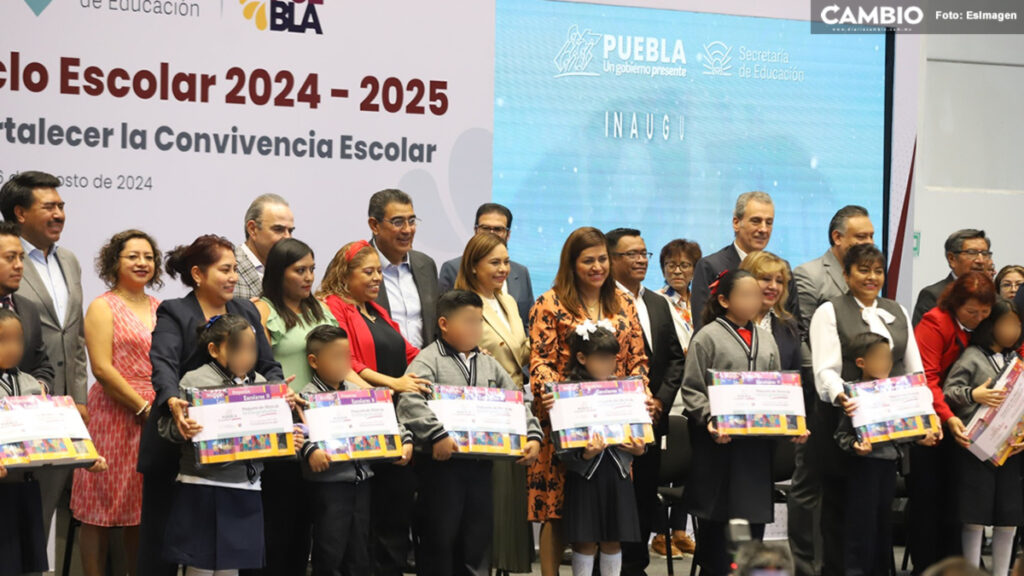 ergio Salomón da inicio al ciclo escolar 2024-2025; entrega libros, mochilas y uniformes.