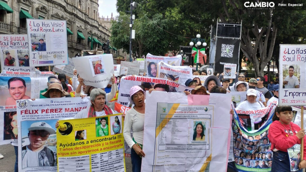Voz de los Desaparecidos se manifiesta en el Zócalo para exigir la búsqueda de sus familiares (VIDEO)