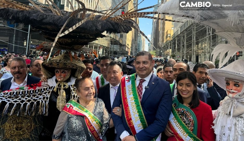 Participa Armenta en desfile del 15 de septiembre junto a la comunidad migrante en Estados Unidos (VIDEO)