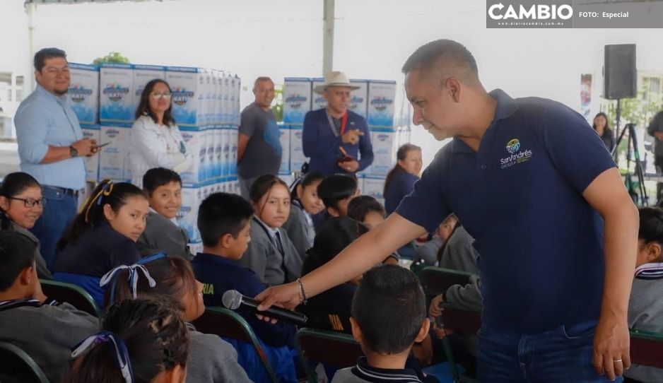 Entrega Edmundo Tlatehui kits escolares y software interactivo a alumnos de primaria CEDAT