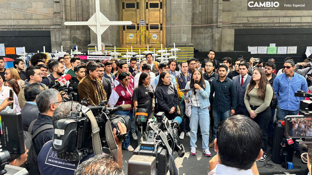 Jóvenes exigen Reforma al Poder Judicial: clausuran simbólicamente la Suprema Corte
