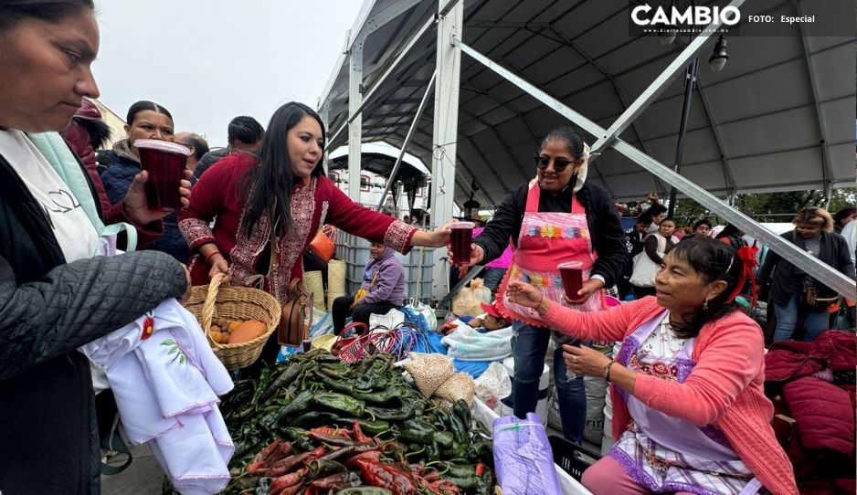 Tonantzin Fernández se suma al tradicional Trueque 2024 de San Pedro Cholula