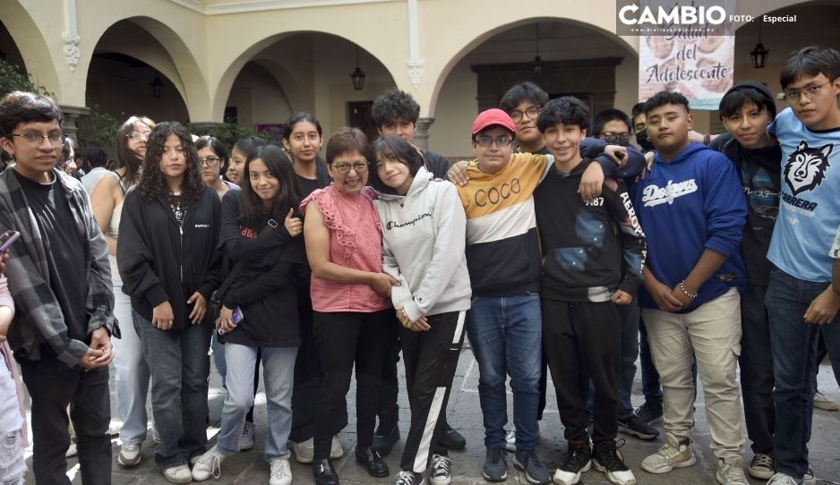 Dicta conferencia la Rectora Lilia Cedillo Ramírez a estudiantes de la Preparatoria Emiliano Zapata
