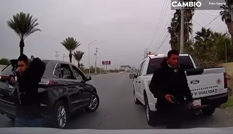 VIDEO: ¡Se hizo pato! Familia escapa de intento de asalto justo frente a oficial de tránsito