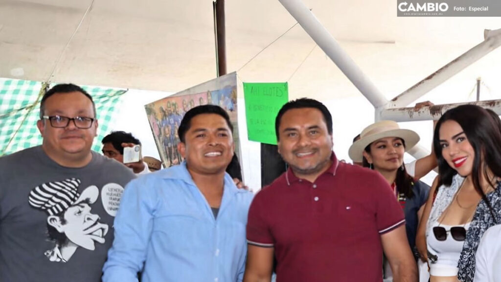 Alejandro Barroso en feria de pulque