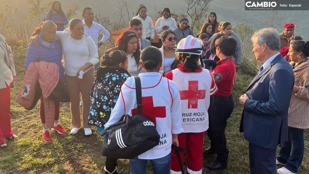 Paramédicos atendiendo a los lesionados