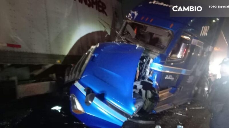 Choque de tráileres paraliza la autopista Puebla-Orizaba; transportistas llevan horas varados